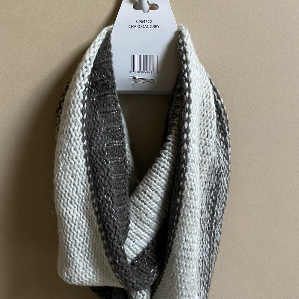 Infinity Loop Scarf NWOT. - Picture 4 of 5